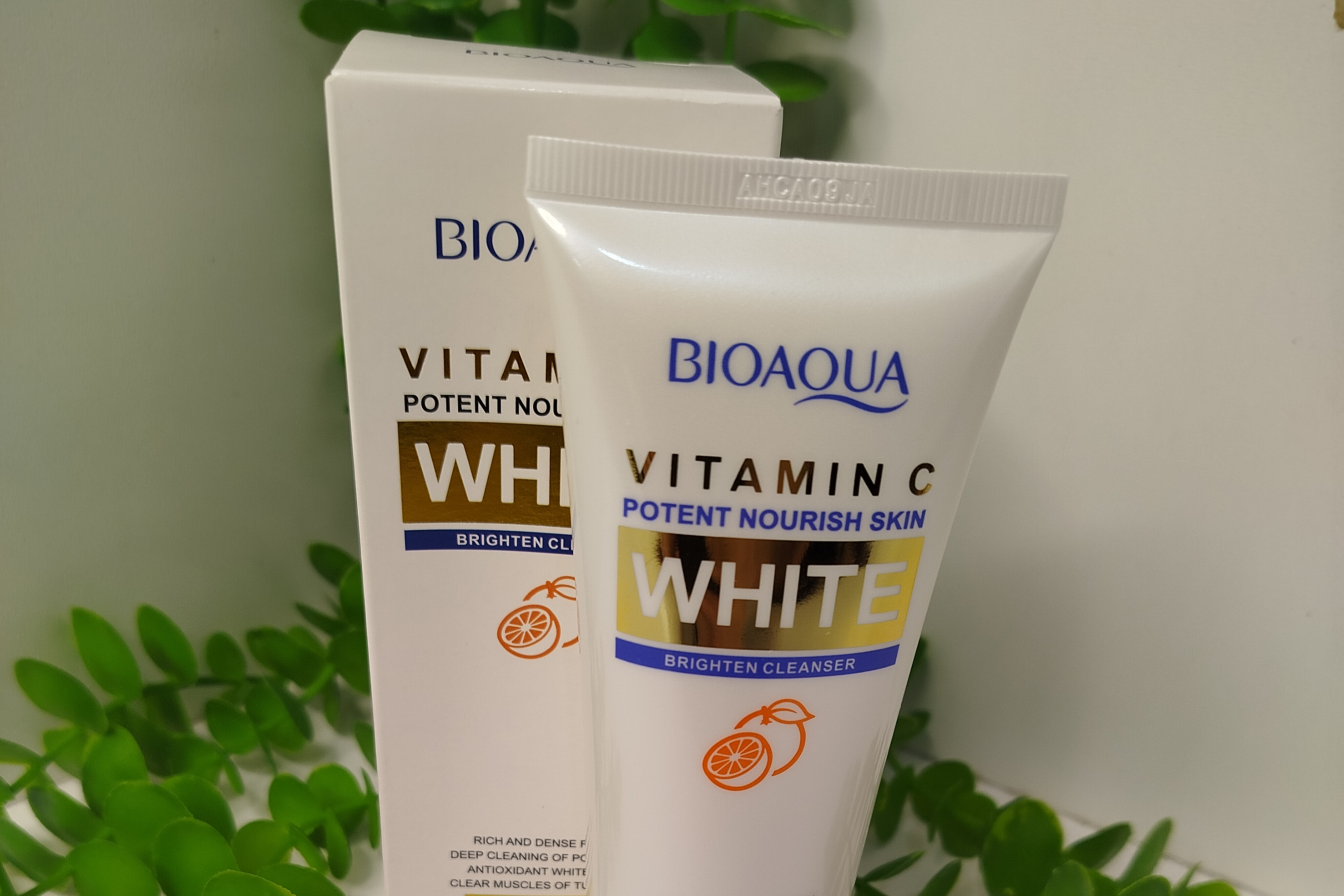 فوم شستشوی روشن کننده برند بیوآکوا