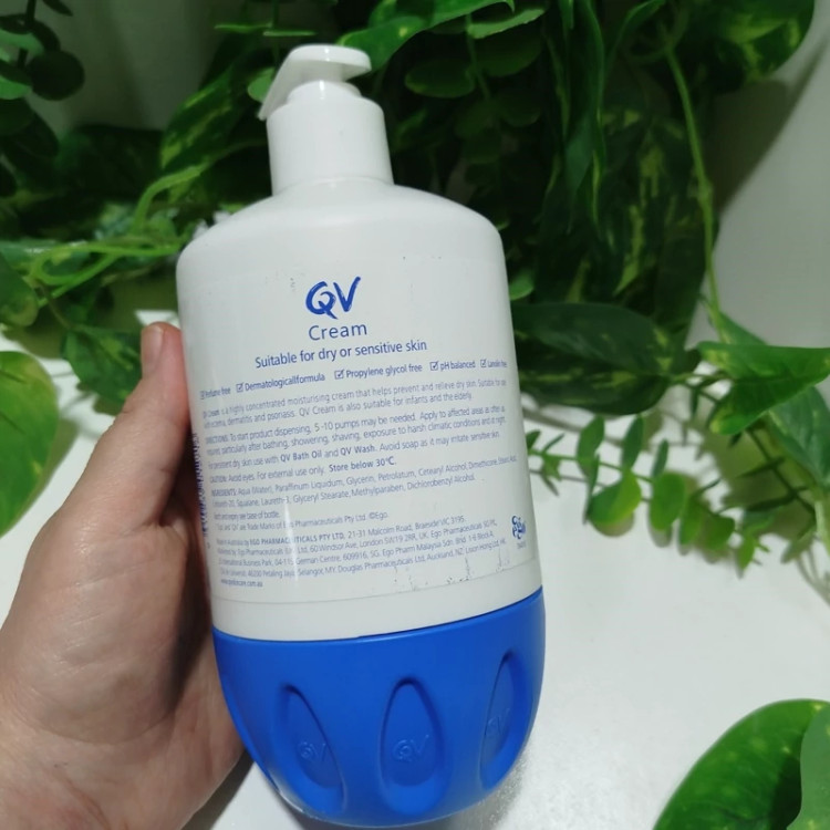 کرم آبرسان و مرطوب کننده اورجینال QV مناسب پوستهای خشک و خیلی خشک