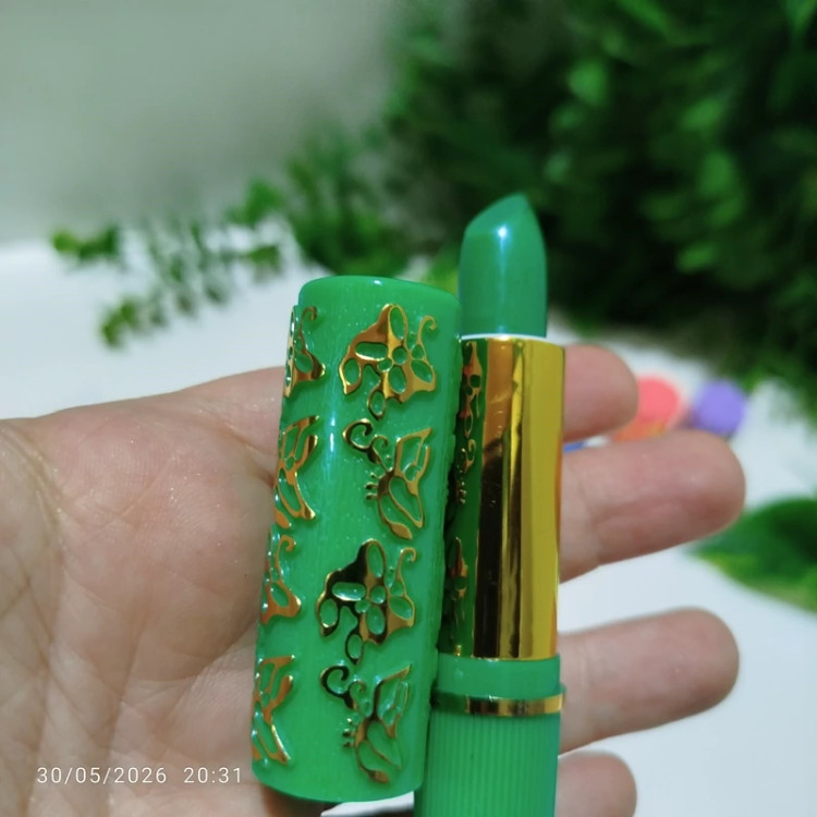 بالم لب رنگی،آبرسان و نرم کننده لب ، ضد خشکی و ترک لب