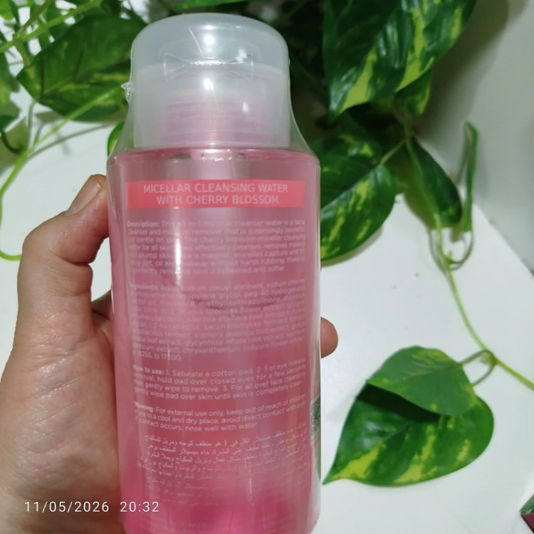 میسلار شکوفه ی گیلاس مناسب پاک کردن آرایش چشم و صورت