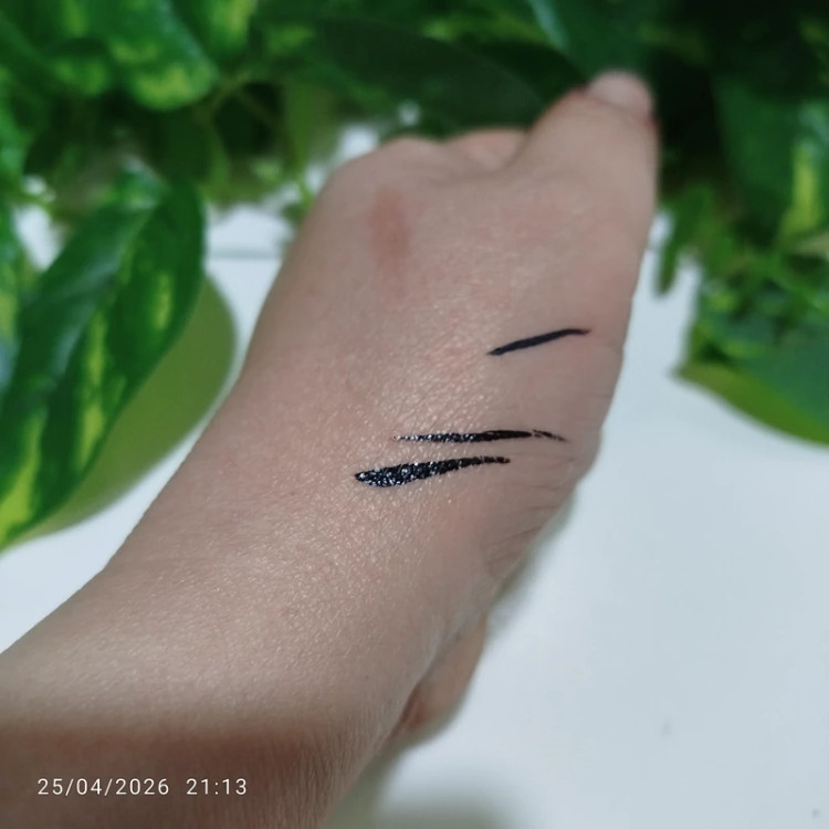 خط چشم اورجینال مویی اسنس