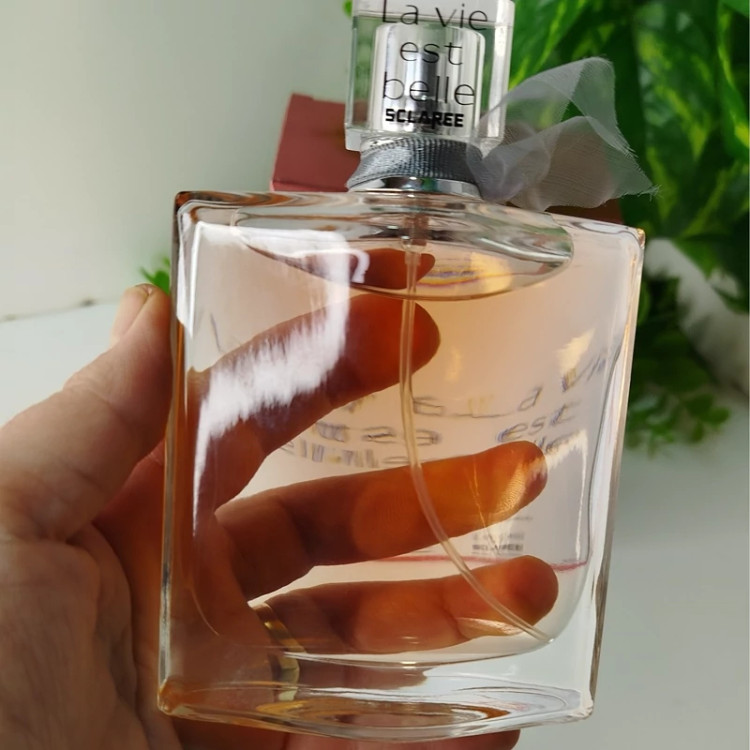 عطر لاوی است بل زنانه