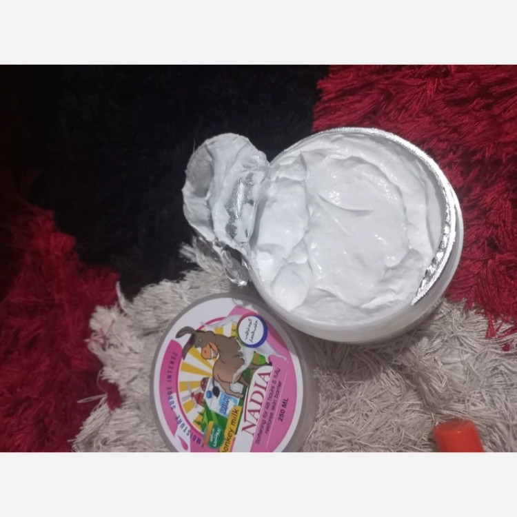 کرم مرطوب کننده شیر الاغ نادیا