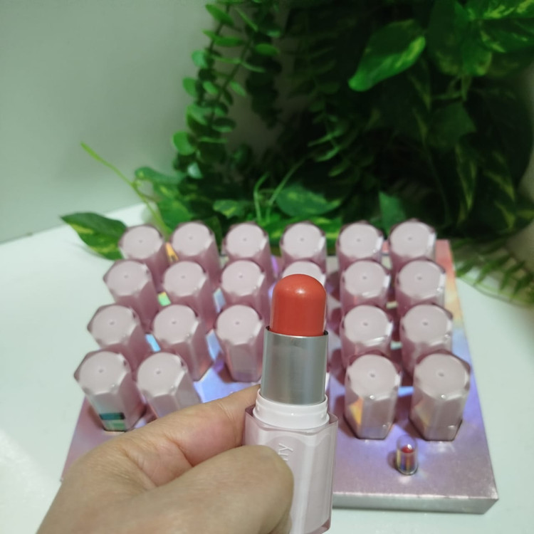 رژگونه استیکی طرح فنتی بیوتی