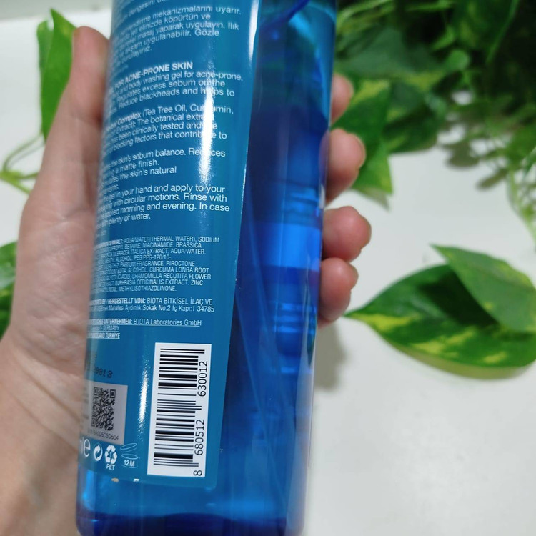 ژل شستشو Acnium مخصوص پوست های چرب و جوشدار